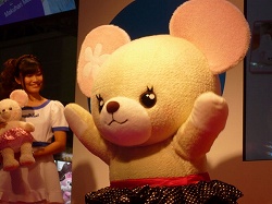 画像ギャラリー No.017のサムネイル画像 / ［AMショー2011］SKE48がUFOキャッチャーで対決，モデルの菜々緒さんは大量のぬいぐるみをゲット。セガプライズブース2日ぶんのイベントレポート