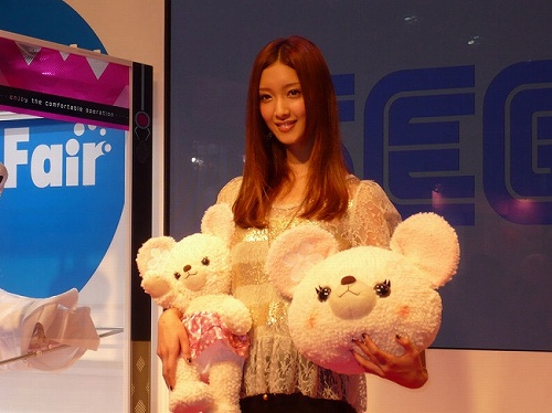 画像ギャラリー No.019のサムネイル画像 / ［AMショー2011］SKE48がUFOキャッチャーで対決，モデルの菜々緒さんは大量のぬいぐるみをゲット。セガプライズブース2日ぶんのイベントレポート
