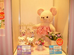 画像ギャラリー No.020のサムネイル画像 / ［AMショー2011］SKE48がUFOキャッチャーで対決，モデルの菜々緒さんは大量のぬいぐるみをゲット。セガプライズブース2日ぶんのイベントレポート