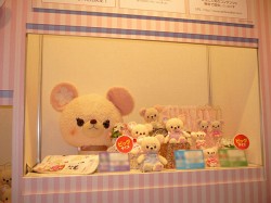 画像ギャラリー No.021のサムネイル画像 / ［AMショー2011］SKE48がUFOキャッチャーで対決，モデルの菜々緒さんは大量のぬいぐるみをゲット。セガプライズブース2日ぶんのイベントレポート
