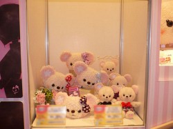 画像ギャラリー No.022のサムネイル画像 / ［AMショー2011］SKE48がUFOキャッチャーで対決，モデルの菜々緒さんは大量のぬいぐるみをゲット。セガプライズブース2日ぶんのイベントレポート