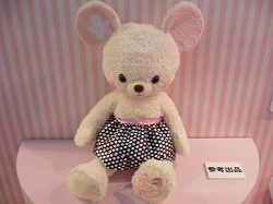 画像ギャラリー No.023のサムネイル画像 / ［AMショー2011］SKE48がUFOキャッチャーで対決，モデルの菜々緒さんは大量のぬいぐるみをゲット。セガプライズブース2日ぶんのイベントレポート