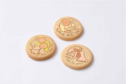 画像ギャラリー No.008のサムネイル画像 / 1〜2月に登場する「初音ミク」関連のプライズ公開。お菓子缶や缶バッジなど