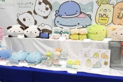 画像ギャラリー No.009のサムネイル画像 / フリューの新ブランド“武器王”など，個性豊かなグッズが揃った「第57回プライズフェア」フォトレポート（その1）：セガ/フリュー/システムサービス編
