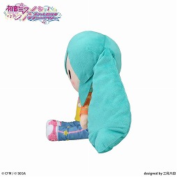 画像ギャラリー No.004のサムネイル画像 / 「初音ミク」×「オシャレ魔女 ラブ and ベリー」コラボのふわぷちぬいぐるみがプライズ商品として登場。ラブ衣装とベリー衣装の2種
