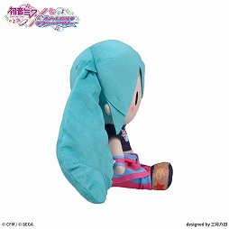 画像ギャラリー No.009のサムネイル画像 / 「初音ミク」×「オシャレ魔女 ラブ and ベリー」コラボのふわぷちぬいぐるみがプライズ商品として登場。ラブ衣装とベリー衣装の2種