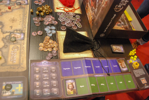 画像ギャラリー No.001のサムネイル画像 / ［SPIEL'18］ボードゲーム版「Crusader Kings」の試遊＆インタビュー。一族の繁栄，陰謀，そして十字軍など，PC版のエッセンスはそのままだ