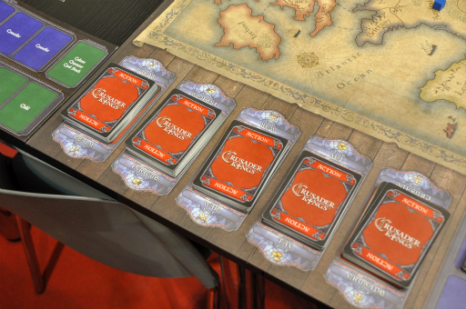 画像ギャラリー No.011のサムネイル画像 / ［SPIEL'18］ボードゲーム版「Crusader Kings」の試遊＆インタビュー。一族の繁栄，陰謀，そして十字軍など，PC版のエッセンスはそのままだ