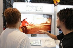 画像ギャラリー No.004のサムネイル画像 / ［TGS 2010］監獄の惑星を舞台に囚人達が走り回り撃ちまくる「ガン★ロコ」には，“男の魂”が込められていた