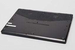 画像ギャラリー No.009のサムネイル画像 / 【PR】厚み21.8mm。MSIの「GS70 Stealth」は，ついに登場した「薄いのに速い」ゲーマー向けノートPCだ