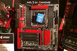 画像ギャラリー No.001のサムネイル画像 / ［COMPUTEX］Skylake時代の新機能を先取り（？）した，七色に光るマザーボード。MSI「X99A GODLIKE GAMING」