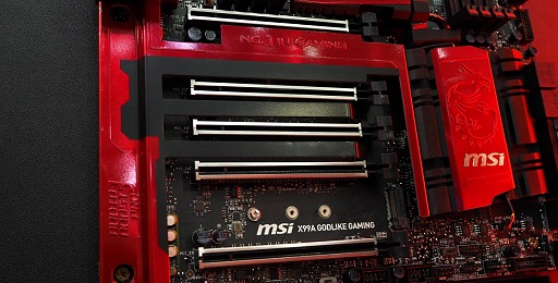 画像ギャラリー No.011のサムネイル画像 / ［COMPUTEX］Skylake時代の新機能を先取り（？）した，七色に光るマザーボード。MSI「X99A GODLIKE GAMING」
