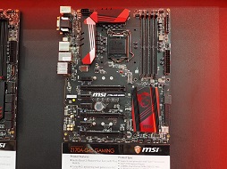画像ギャラリー No.017のサムネイル画像 / ［COMPUTEX］Skylake時代の新機能を先取り（？）した，七色に光るマザーボード。MSI「X99A GODLIKE GAMING」