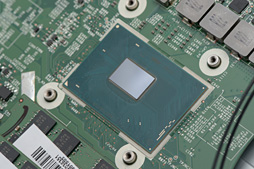 画像ギャラリー No.025のサムネイル画像 / デスクトップPC向けGTX 980搭載のMSI製ノートPC「GT72S 6QF-019JP」。日本市場割り当て分最後の1台を,販売開始前に動かしてみた