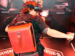 ［COMPUTEX］MSIの「背負えるPC」は意外なほど完成度が高かった。視線追跡デバイスによるゲームも体験できたMSIブースレポート