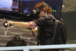 画像ギャラリー No.003のサムネイル画像 / ［COMPUTEX］MSIの「背負えるPC」は意外なほど完成度が高かった。視線追跡デバイスによるゲームも体験できたMSIブースレポート