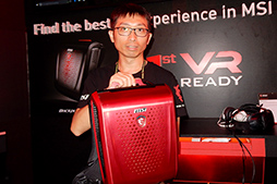 画像ギャラリー No.005のサムネイル画像 / ［COMPUTEX］MSIの「背負えるPC」は意外なほど完成度が高かった。視線追跡デバイスによるゲームも体験できたMSIブースレポート