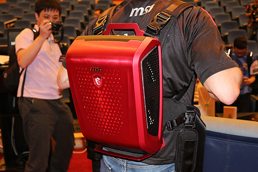 画像ギャラリー No.006のサムネイル画像 / ［COMPUTEX］MSIの「背負えるPC」は意外なほど完成度が高かった。視線追跡デバイスによるゲームも体験できたMSIブースレポート