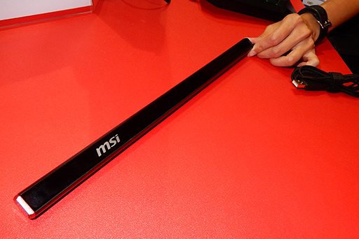 画像ギャラリー No.016のサムネイル画像 / ［COMPUTEX］MSIの「背負えるPC」は意外なほど完成度が高かった。視線追跡デバイスによるゲームも体験できたMSIブースレポート