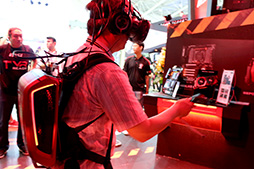 画像ギャラリー No.011のサムネイル画像 / これは意外に使えるかも。MSIの背負うPC「Backpack PC」でVRゲームをプレイしてみた