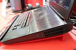 画像ギャラリー No.014のサムネイル画像 / これは意外に使えるかも。MSIの背負うPC「Backpack PC」でVRゲームをプレイしてみた