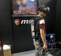 画像ギャラリー No.017のサムネイル画像 / ［TGS 2016］背負えるVR対応PC「VR One」のデモ機を体験。ケーブルレスに思える使い心地でVRファンならアリ
