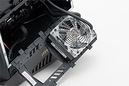 画像ギャラリー No.033のサムネイル画像 / ロボット顔が魅力? MSIが日本市場へ投入するゲーマー向けデスクトップPC「Aegis Ti3」をじっくり見てみた