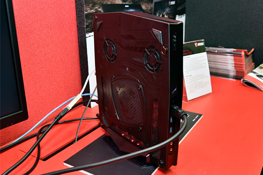 画像ギャラリー No.015のサムネイル画像 / ［COMPUTEX］ゲームとVRに本気すぎるMSI，ついに「操作に合わせて動くシート」を本社工場で製造してデモ展示