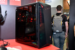 画像ギャラリー No.025のサムネイル画像 / ［COMPUTEX］MSIのMax-Q採用ノートPCは，従来と同じ筐体で何が変わった？ 横スクロールSTGのボス的デザイン採用マザーなどとまとめてチェック