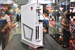 画像ギャラリー No.035のサムネイル画像 / ［COMPUTEX］MSIのMax-Q採用ノートPCは，従来と同じ筐体で何が変わった？ 横スクロールSTGのボス的デザイン採用マザーなどとまとめてチェック