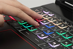画像ギャラリー No.010のサムネイル画像 / GTX 1070&120Hz液晶パネル搭載のMSI製ノートPC「GE63VR 7RF-003JP」レビュー。「ゲーム専用機」を探しているならアリ