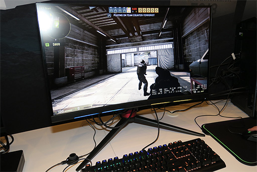画像ギャラリー No.002のサムネイル画像 / ［CES 2018］MSIの新型湾曲ディスプレイは，ゲームの動作と連動するLEDイルミネーションに注目