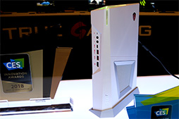 画像ギャラリー No.014のサムネイル画像 / ［CES 2018］MSIの新型湾曲ディスプレイは，ゲームの動作と連動するLEDイルミネーションに注目