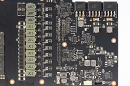 画像ギャラリー No.073のサムネイル画像 / MSI「GeForce RTX 2080 Ti GAMING X TRIO」レビュー。30cm超級の巨大なRTX 2080 Tiカードが持つ実力を探る