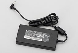 画像ギャラリー No.018のサムネイル画像 / 【PR】MSIの超薄型・軽量ノートPC「Stealth 15M」は,重量約1.69kgで真に持ち歩けるゲーマー向けモバイルPCだ