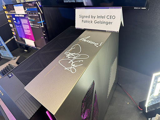 画像ギャラリー No.005のサムネイル画像 / 「Ryzen AI 300」搭載の薄型ゲーマー向けノートPCをMSIが展示。フロントに大型ディスプレイを搭載したデスクトップPCも