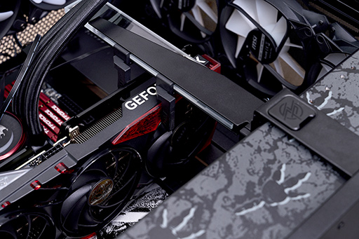 画像ギャラリー No.032のサムネイル画像 / 「MSI×モンハン20周年記念」コラボのPCパーツでゲームPCを自作！　ファン垂涎のPCでアイスボーンをプレイしてみた【PR】