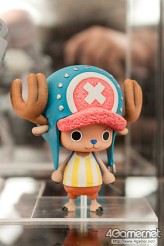 画像ギャラリー No.015のサムネイル画像 / 「ナミさん」「エヴァ6号機」「イカ娘」など，人気アニメのフィギュアがズラリ。「第24回プライズフェア」フォトレポート