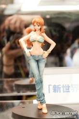 画像ギャラリー No.020のサムネイル画像 / 「ナミさん」「エヴァ6号機」「イカ娘」など，人気アニメのフィギュアがズラリ。「第24回プライズフェア」フォトレポート