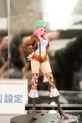 画像ギャラリー No.021のサムネイル画像 / 「ナミさん」「エヴァ6号機」「イカ娘」など，人気アニメのフィギュアがズラリ。「第24回プライズフェア」フォトレポート