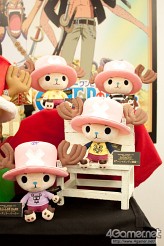 画像ギャラリー No.065のサムネイル画像 / 「ナミさん」「エヴァ6号機」「イカ娘」など，人気アニメのフィギュアがズラリ。「第24回プライズフェア」フォトレポート