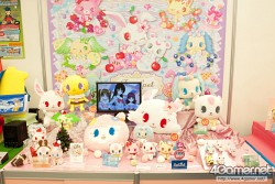 画像ギャラリー No.293のサムネイル画像 / 「ナミさん」「エヴァ6号機」「イカ娘」など，人気アニメのフィギュアがズラリ。「第24回プライズフェア」フォトレポート