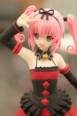 画像ギャラリー No.393のサムネイル画像 / 「ナミさん」「エヴァ6号機」「イカ娘」など，人気アニメのフィギュアがズラリ。「第24回プライズフェア」フォトレポート