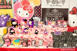 画像ギャラリー No.483のサムネイル画像 / 「ナミさん」「エヴァ6号機」「イカ娘」など，人気アニメのフィギュアがズラリ。「第24回プライズフェア」フォトレポート