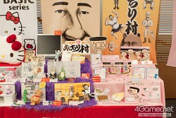 画像ギャラリー No.488のサムネイル画像 / 「ナミさん」「エヴァ6号機」「イカ娘」など，人気アニメのフィギュアがズラリ。「第24回プライズフェア」フォトレポート