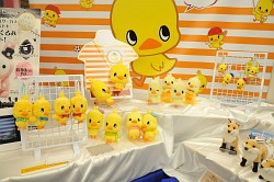 画像ギャラリー No.375のサムネイル画像 / トロ＆クロまさかの俺妹コラボなど，注目アイテムが続々登場。最新プライズがズラリと並んだ「第28回 プライズフェア」フォトレポート