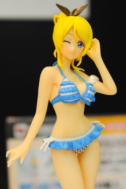 画像ギャラリー No.017のサムネイル画像 / 夏の終わりに水着フィギュアが大豊作。年明け登場の新作グッズが勢揃いした「第37回プライズフェア」フォトレポート