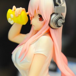 画像ギャラリー No.311のサムネイル画像 / 夏の終わりに水着フィギュアが大豊作。年明け登場の新作グッズが勢揃いした「第37回プライズフェア」フォトレポート