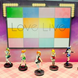 画像ギャラリー No.314のサムネイル画像 / 夏の終わりに水着フィギュアが大豊作。年明け登場の新作グッズが勢揃いした「第37回プライズフェア」フォトレポート