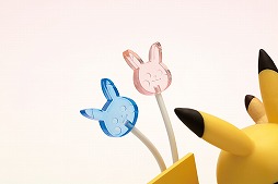 画像ギャラリー No.003のサムネイル画像 / スイーツに囲まれて幸せそうな「ピカチュウ」のフィギュアなどがプライズで登場